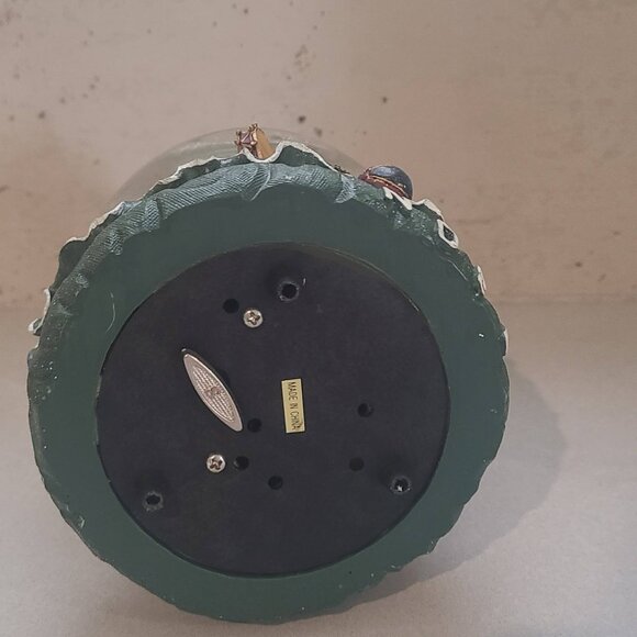 Christmas Snow Globe - Picture 5 of 7